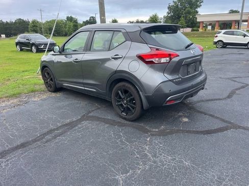 Used 2020 Nissan Kicks SR w/ SR Premium Package FWD image 3