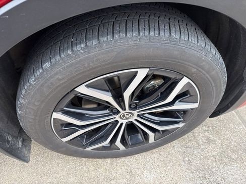 Used 2023 Toyota Crown XLE image 10