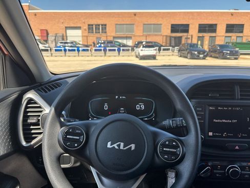 Used 2025 Kia Soul LX w/ LX Technology Package image 32