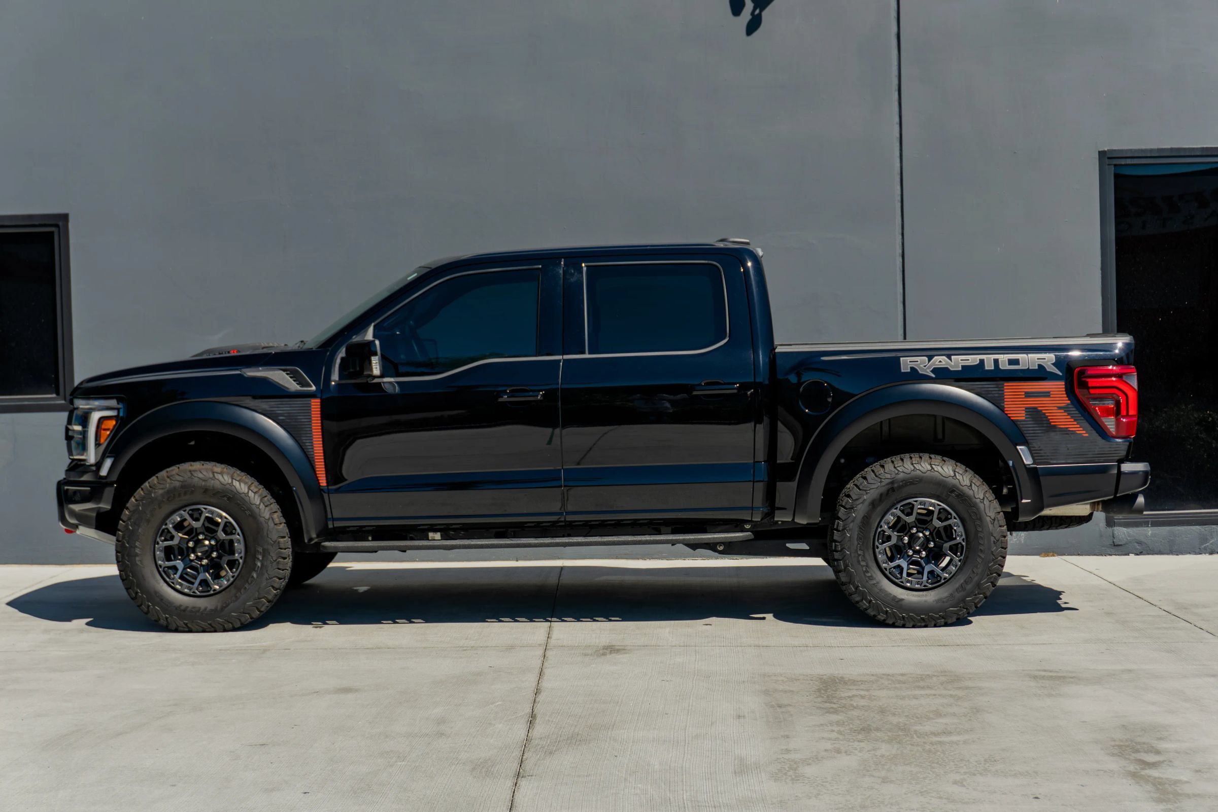 Used 2025 Ford F150 Raptor w/ Equipment Group 803A Raptor R AWD/4WD image 2
