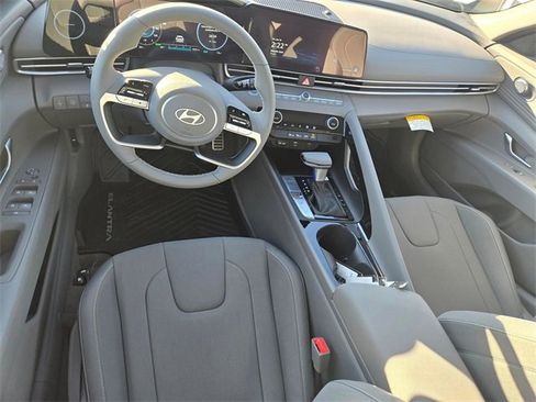 New 2025 Hyundai Elantra SEL image 9