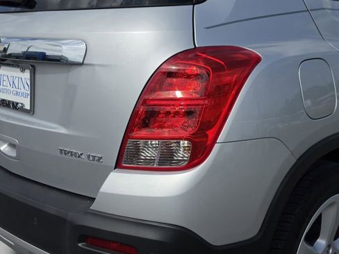Used 2016 Chevrolet Trax LTZ FWD image 35