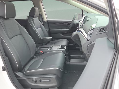 New 2026 Honda Odyssey Touring image 17