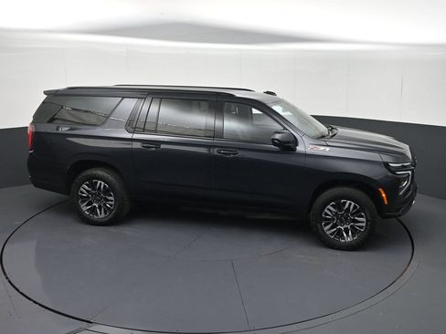 Used 2025 Chevrolet Suburban Z71 AWD/4WD image 27