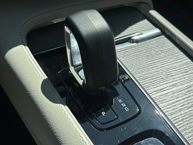 Certified 2025 Volvo XC90 T8 Plus AWD/4WD image 21