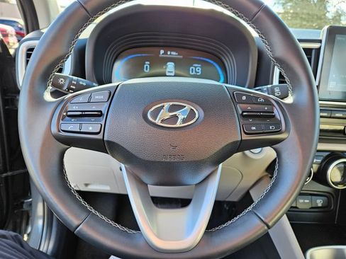 Used 2025 Hyundai Venue SEL FWD image 26