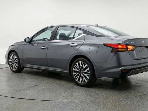 Used 2025 Nissan Altima 2.5 SV image 6