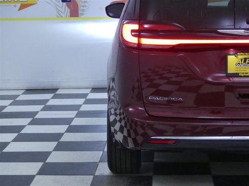 Used 2023 Chrysler Pacifica Limited image 33