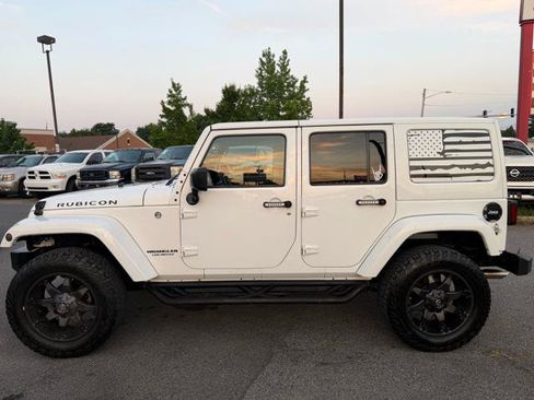 Used 2017 Jeep Wrangler Unlimited Rubicon w/ Connectivity Group AWD/4WD image 8
