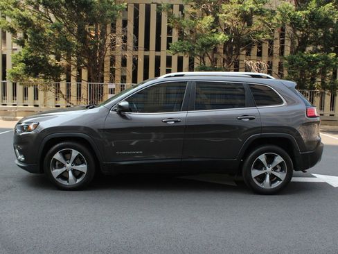Used 2020 Jeep Cherokee Limited image 11
