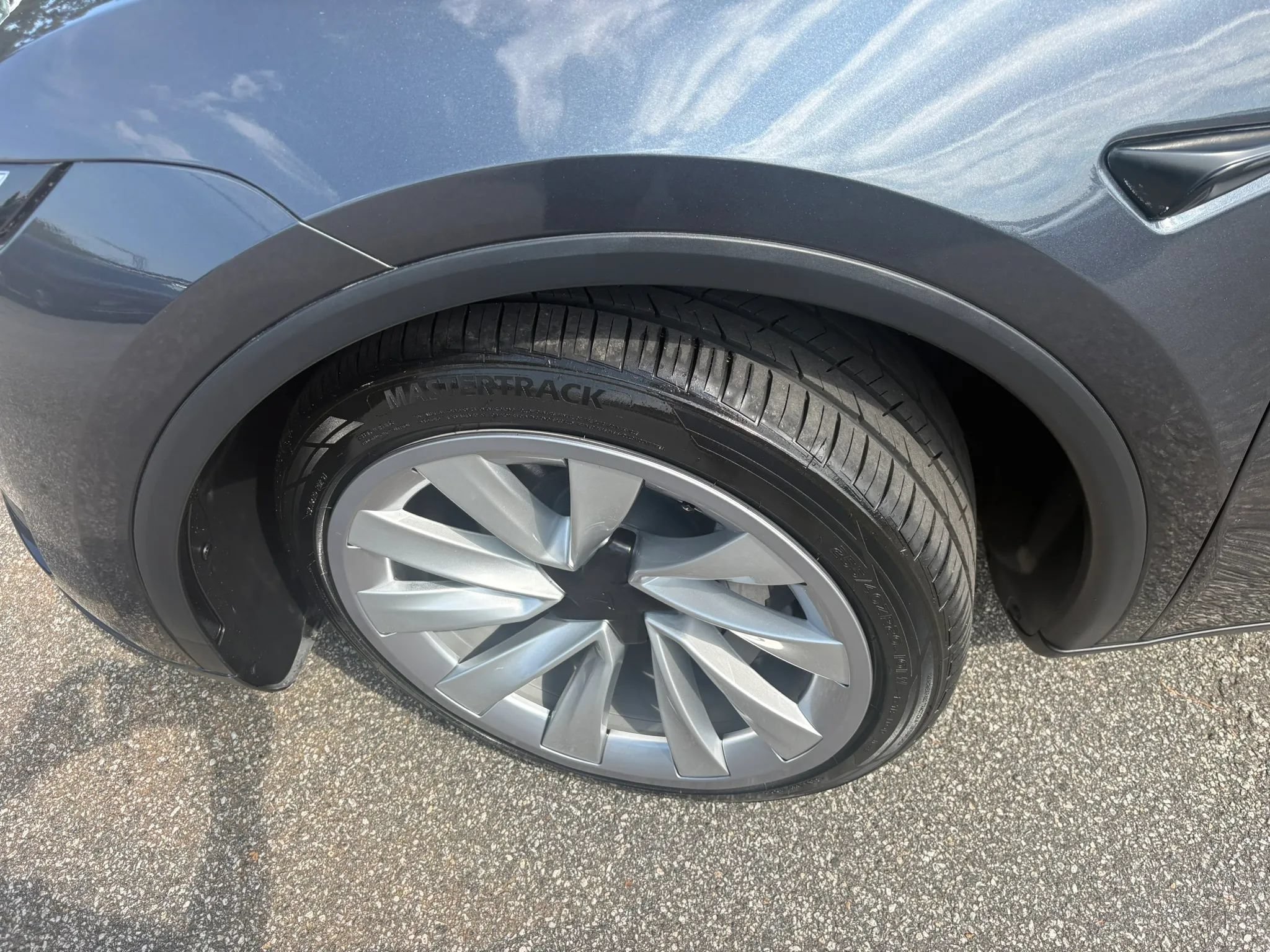 Used 2026 Tesla Model Y 2WD image 17