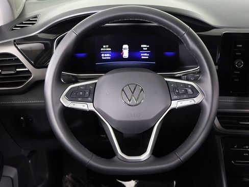 Used 2025 Volkswagen Taos SE AWD/4WD image 41