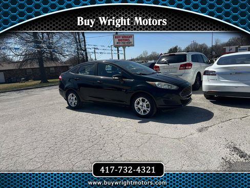 Used 2016 Ford Fiesta SE image 1