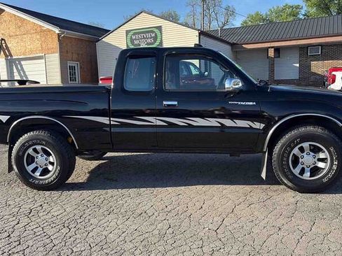 Used 1996 Toyota Tacoma SR5 AWD/4WD image 1