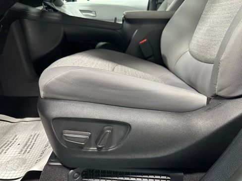 Used 2025 Toyota Sienna LE image 13