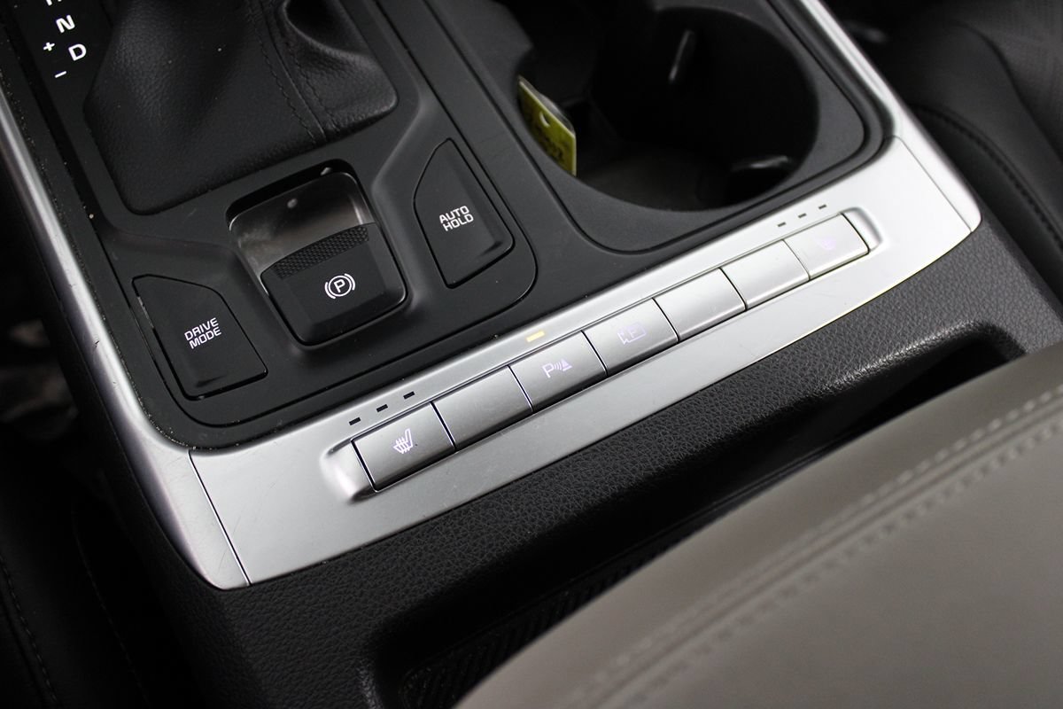 Used 2025 Kia Carnival FWD image 19
