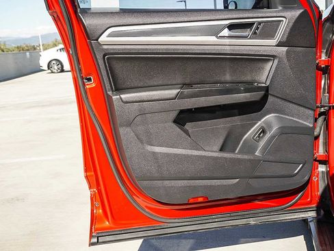 Used 2020 Volkswagen Atlas Cross Sport SE w/ Panoramic Sunroof Package image 18