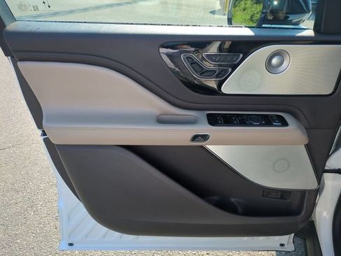 Used 2020 Lincoln Aviator Reserve w/ Equipment Group 201A AWD/4WD image 12