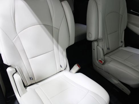 Used 2023 Buick Enclave Premium AWD/4WD image 27