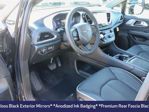 New 2026 Chrysler Pacifica Limited w/ S Appearance Package AWD/4WD image 4