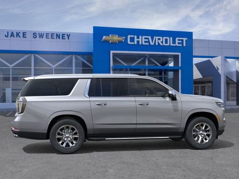 New 2026 Chevrolet Suburban Premier image 5