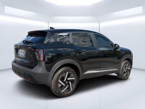 Used 2025 Nissan Kicks SV image 3