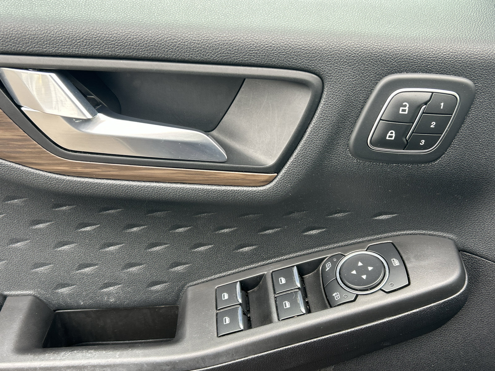 Certified 2020 Ford Escape Titanium AWD/4WD image 15