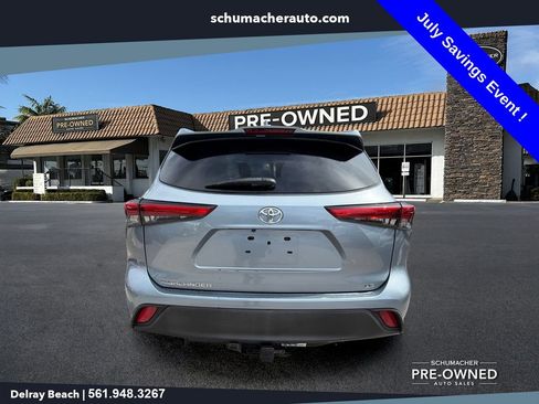 Used 2021 Toyota Highlander LE FWD image 6