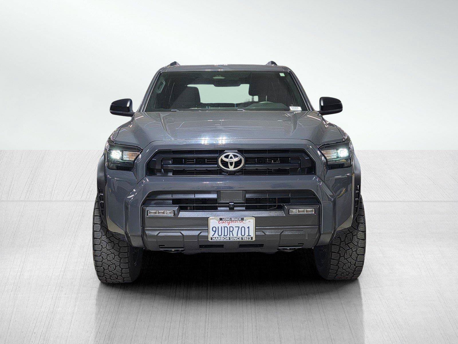 Used 2025 Toyota 4Runner SR5 AWD/4WD image 2