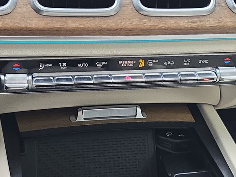 Used 2023 Mercedes-Benz GLE 350 4MATIC w/ AMG Line Exterior image 24