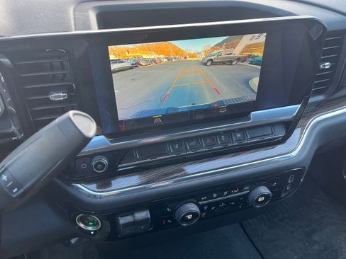 Used 2024 Chevrolet Silverado 2500 LT w/ Convenience Package image 18