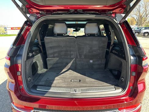 Used 2021 Jeep Grand Cherokee L Overland w/ Luxury Tech Group IV AWD/4WD image 39