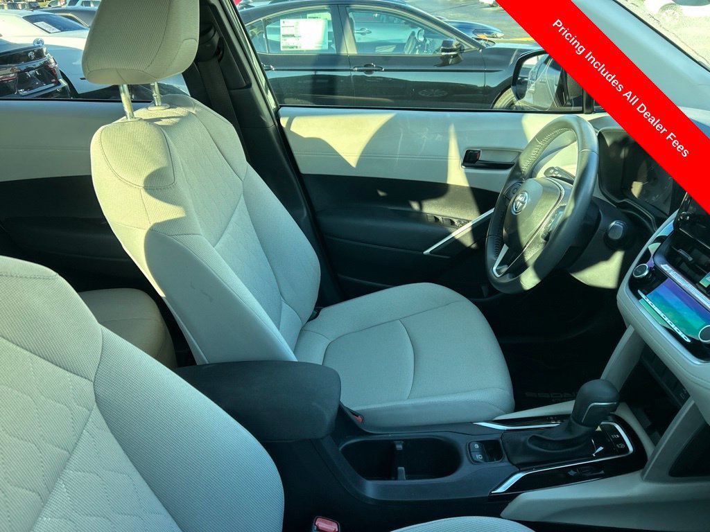 Used 2025 Toyota Corolla Cross LE FWD image 3
