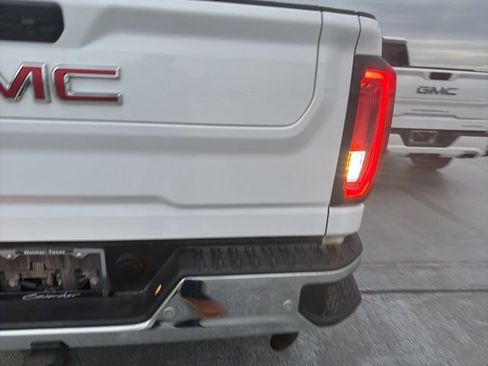 Used 2022 GMC Sierra 2500 SLT w/ SLT Preferred Package image 27