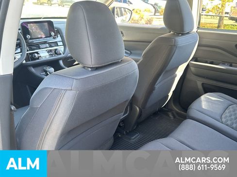 Used 2025 Nissan Pathfinder SV image 24