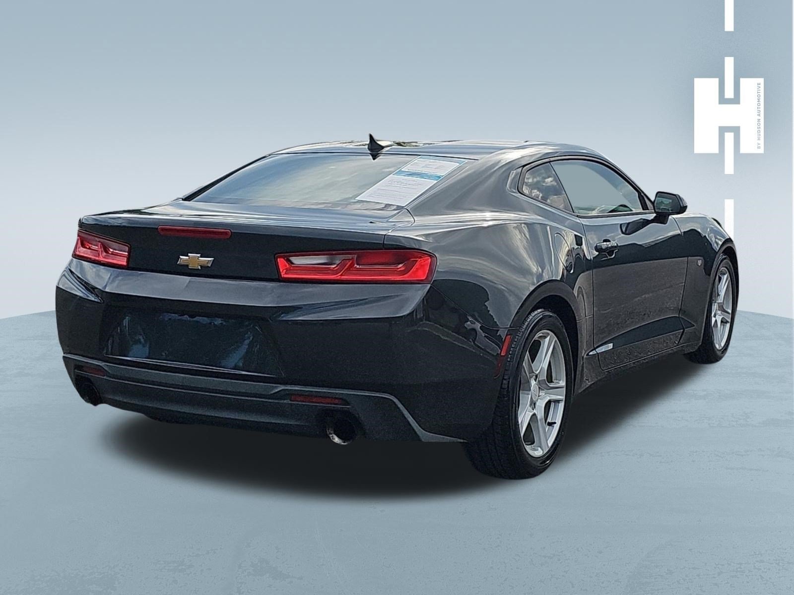 Used 2017 Chevrolet Camaro LT RWD image 4