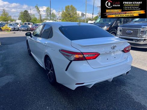 Used 2019 Toyota Camry SE image 5