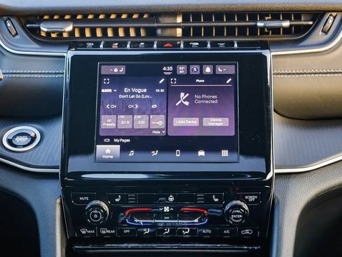 New 2025 Jeep Grand Cherokee Laredo X w/ Luxury Tech Group I image 15