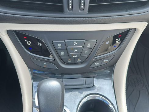 Used 2017 Buick Envision Essence AWD/4WD image 19