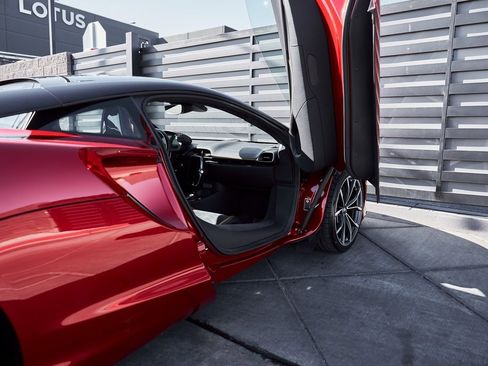 Used 2023 McLaren Artura image 26