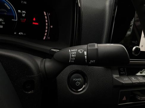 Used 2025 Toyota Camry SE FWD image 36