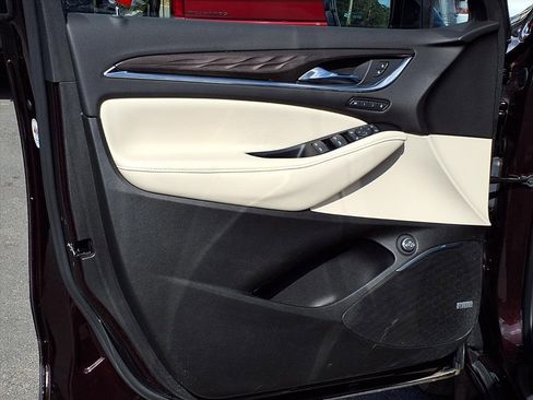 Used 2023 Buick Enclave Avenir image 33