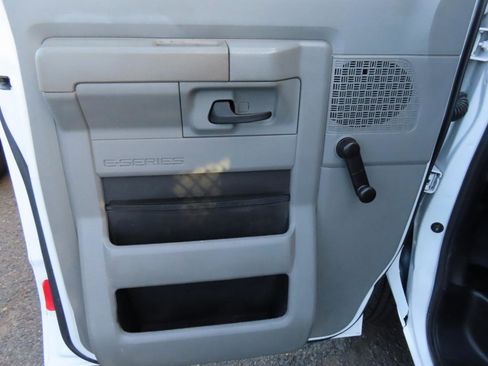 Used 2013 Ford E-250 and Econoline 250 RWD image 10