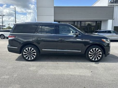 Used 2023 Lincoln Navigator Reserve RWD image 6
