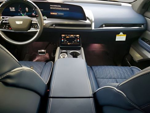 New 2026 Cadillac Vistiq Premium Luxury AWD/4WD image 24