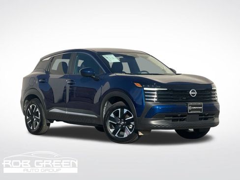 Used 2025 Nissan Kicks SV AWD/4WD image 1