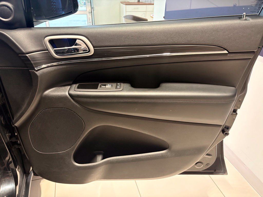 Used 2021 Jeep Grand Cherokee Limited AWD/4WD image 31