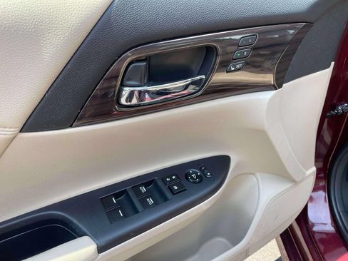 Used 2016 Honda Accord Touring image 16