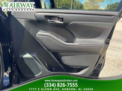 Used 2021 Toyota Highlander XSE FWD image 32