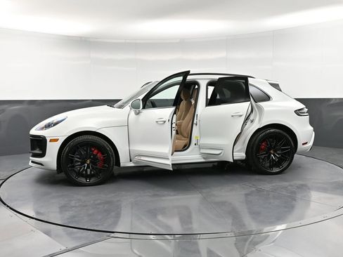 Certified 2025 Porsche Macan GTS image 37